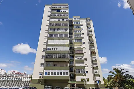 image-Cv4XxxL3JFa-0