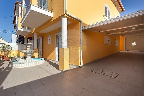 image-ElvOobQoMP4-0