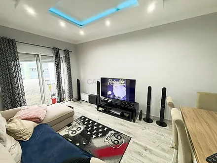 image-H037BaxD3Hw-0