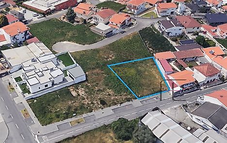 Land for sale in Santa Maria da Feira, Portugal — €90,000