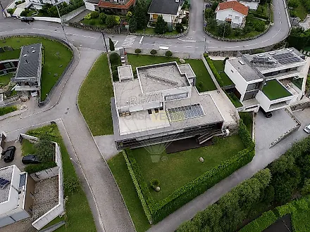 image-7l9KUrRtykp-0