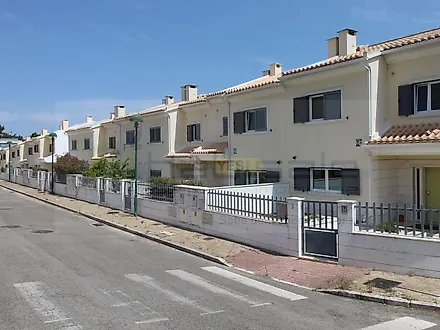 Land for sale in Oeiras, Portugal — €195,000