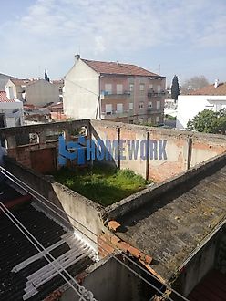 image-Gk3DkMUqQUK-0