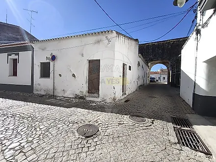 image-5jQ3PtIxl2R-0