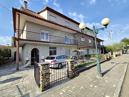 image-GKTLIvzVMEk-0