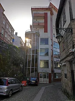 image-7eJZC2l6hyM-0