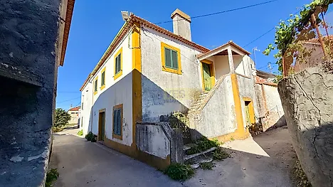 image-HT8g9X1C4Eo-0