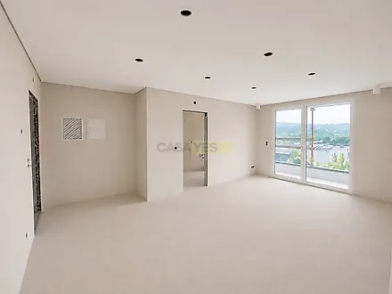 image-CMCf3y5ngZN-0