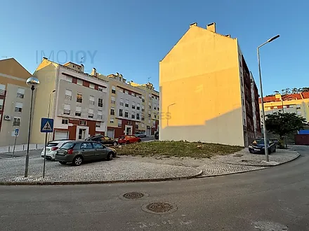 Land for sale in Moita, Portugal — €245,000