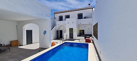image-LaNjWnhuopT-0