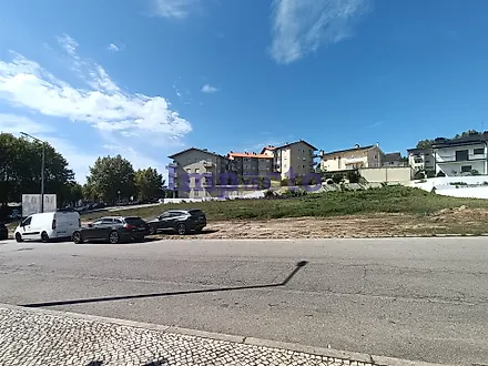 Land for sale in Santa Maria da Feira, Portugal — €430,000