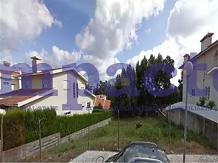 Land for sale in Oliveira de Azeméis, Portugal — €65,000