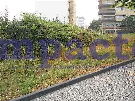 Land for sale in São João da Madeira, Portugal — €399,000