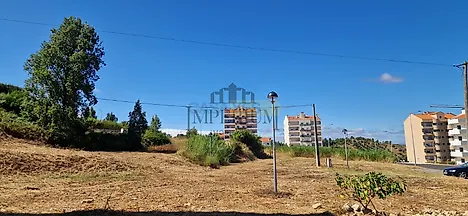 Land for sale in Alenquer, Portugal — €58,500