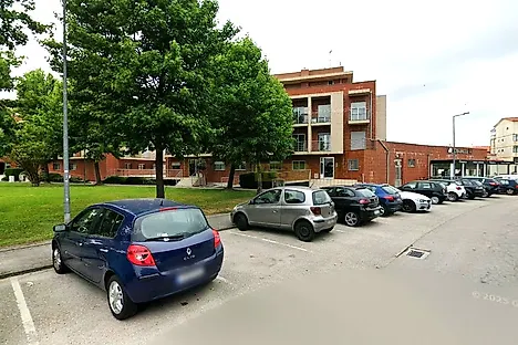 image-Kf4kPhuydaG-0