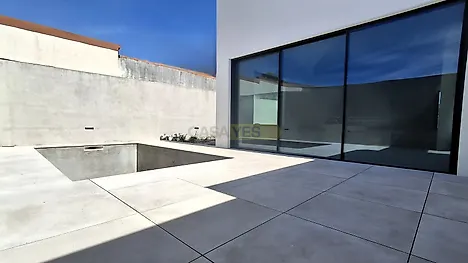 image-EQZmDrMR5HL-0