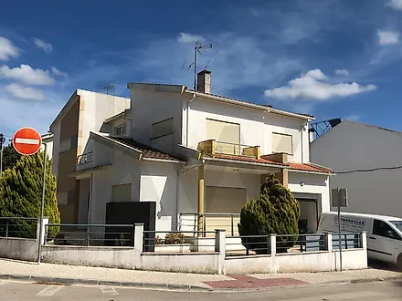 image-Czbhq8PnjNR-0