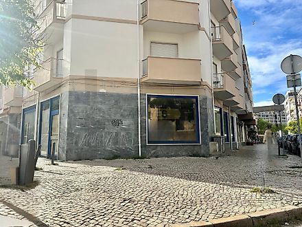 image-AXvsoQUXmBT-0