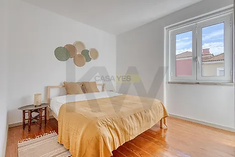 image-5YaKROODfSU-0