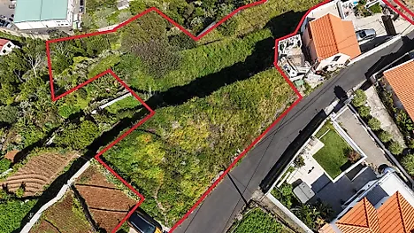 Land for sale in Armamar, Portugal — €65,000