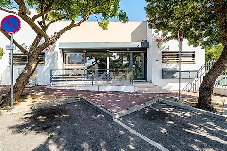 image-ACb7CVvThRU-0