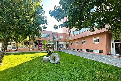 image-8HQU8Mg59kD-0