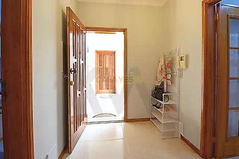 image-8HQU8Mg59kD-0