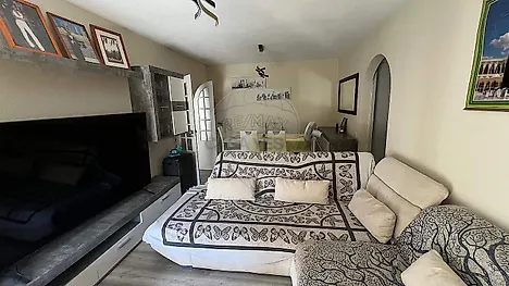image-6QR3GpunUQh-0