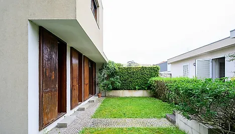 image-GkERqfl49zU-0