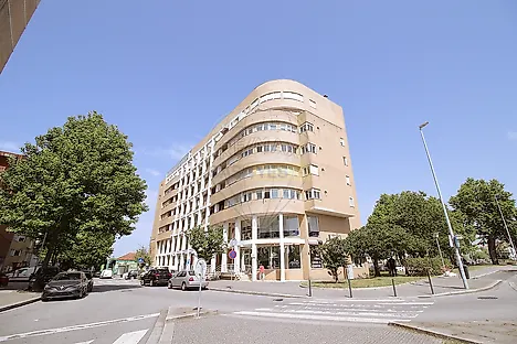 image-J1QHxv4Tg3C-0