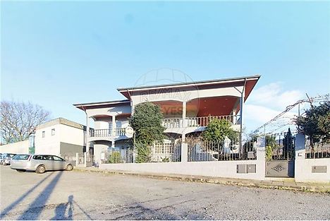 image-EsLowy9g74x-0