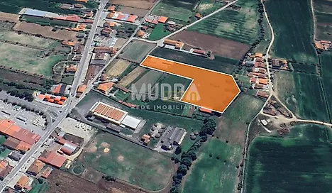 image-4gCubqwslJ0-0