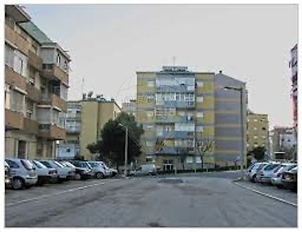 image-8BXDrRGlE2C-0