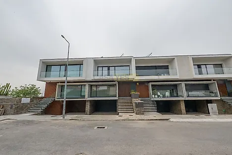 image-1xIEJNuEN6y-0