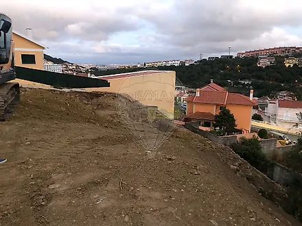 Land for sale in Odivelas, Portugal — €85,000