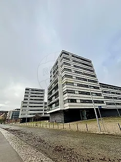 image-A8UsDWorSjU-0