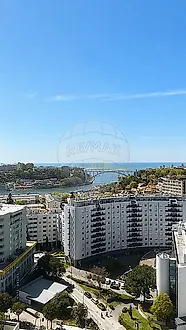 image-FE3BdviDxE7-0