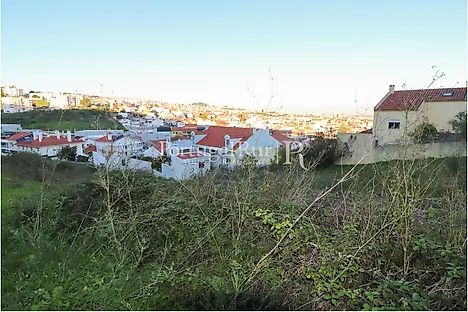 Land for sale in Amadora, Portugal — €100,000
