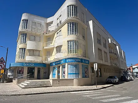 image-90CLzPEdylB-0