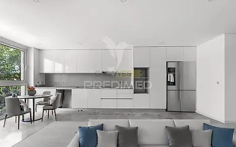 image-3EAYfr4K5rR-0