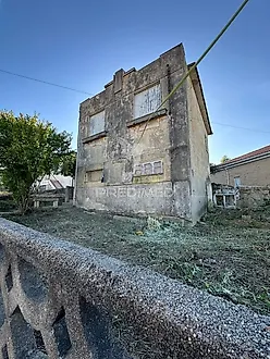 image-9ZUboJnOcyR-0