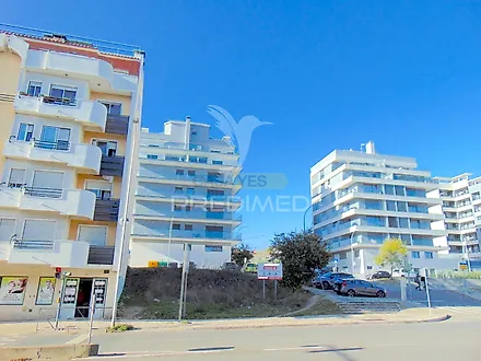 Land for sale in Amadora, Portugal — €930,000