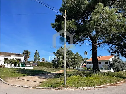 Land for sale in Sesimbra, Portugal — €135,000
