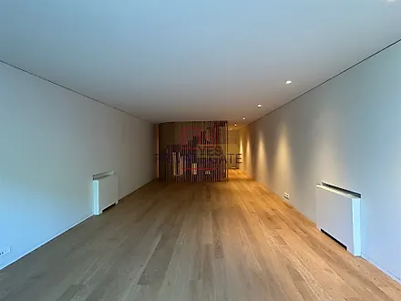 image-9nXtKRrGiHo-0