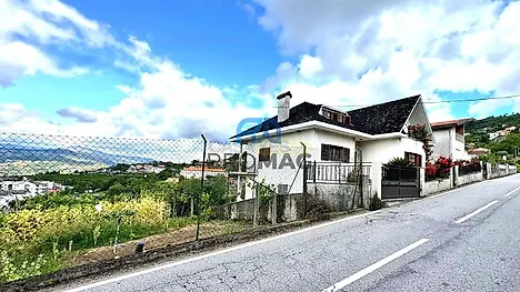 image-2V6WY33tl0Y-0