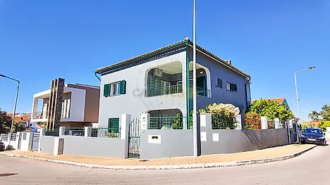 image-2pXav7BAqHd-0