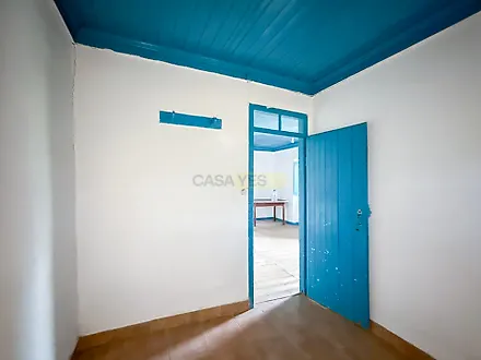 image-AiyhMdTRBgT-0