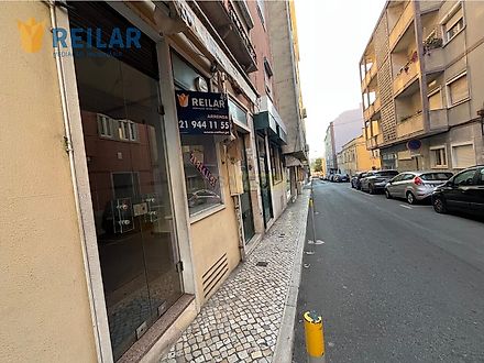 image-GwC203FxU2k-0