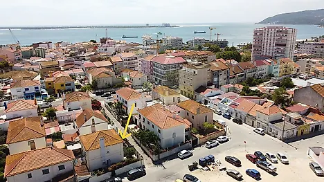 image-9HzAwvfRXro-0