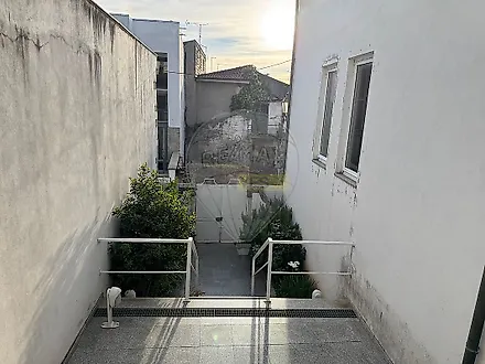 image-9uOUUlvmxoe-0